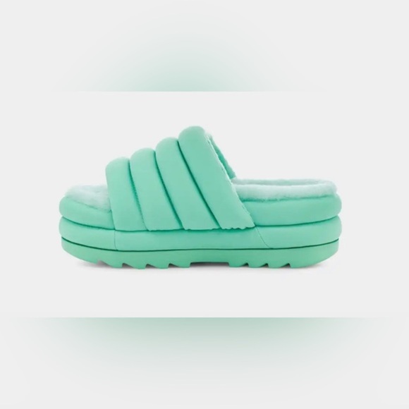 UGG green puffy cushioned sheepskin platform Maxi Slides size 9 brand new - Picture 4 of 6